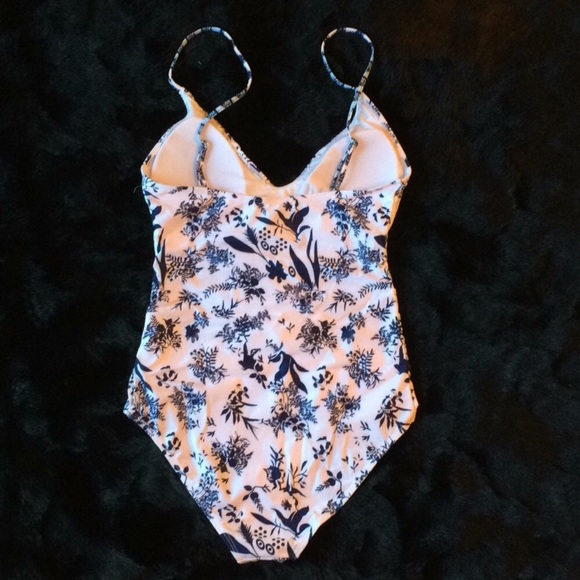 🌟ONLY 1 LEFT🌟 adorable one piece - Picture 7 of 7